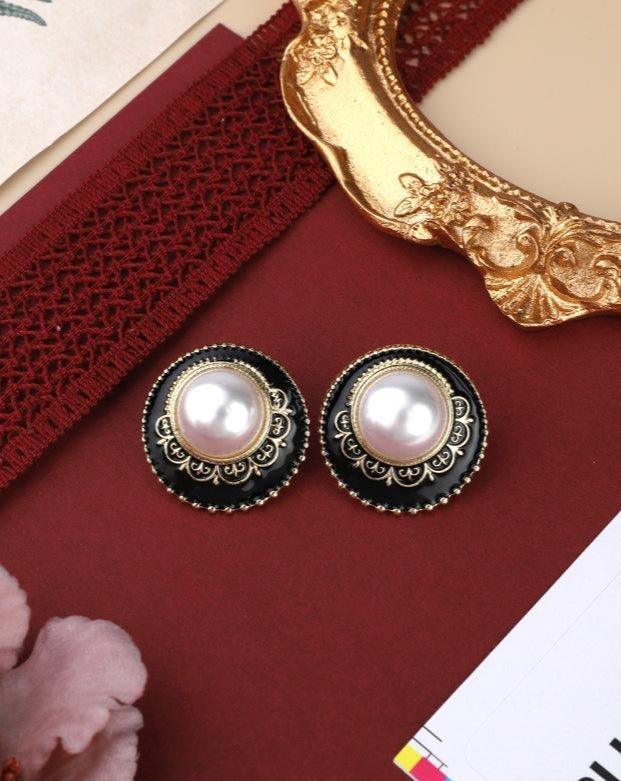 Vintage Elegant Pearls Earrings & Ear Clip